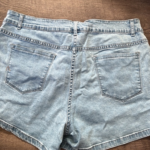 Short - Picture 2 of 9